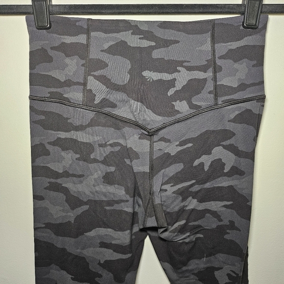 VGUC Athleta Elation Camo 7/8 tight Black Grey Small - Picture 6 of 12